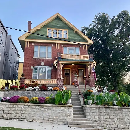 The Edmond An 1887 Arts & Crafts Gem Appartement